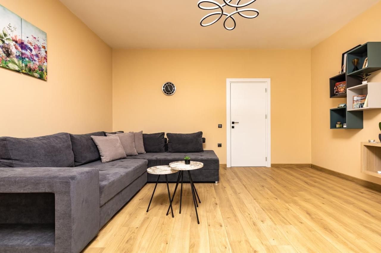-city Haven Retreat- Elegant 2bd On Bulgaria Blv Apartment *