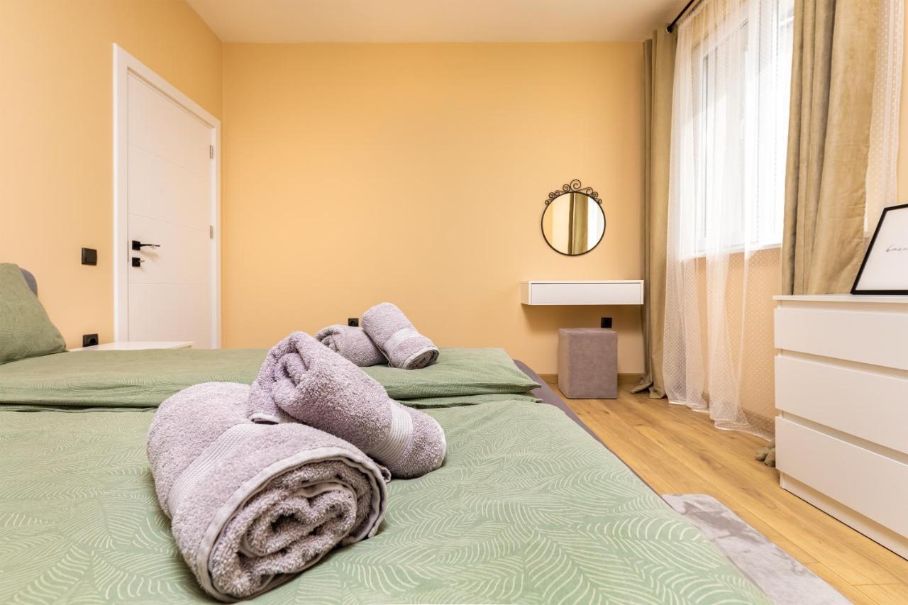 -city Haven Retreat- Elegant 2bd On Bulgaria Blv *